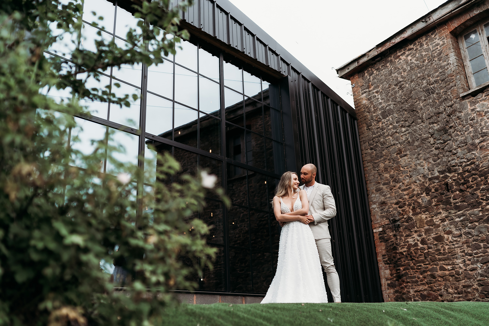 Outside Stable Barn | Upton Barn Wedding Venue | Kamila Nowak Photography