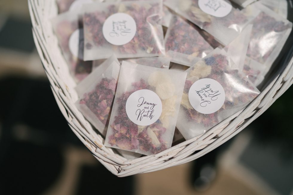 Upton Barn & Walled Garden | Kari Bellamy Photography | Ruth & Jonathon